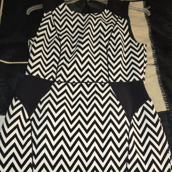 H&M Black and White Chevron Maxi Dress - Picture 1 of 3
